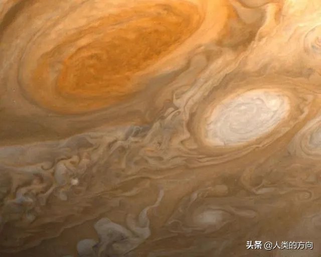 木星大红斑是什么？是一个超大台风吗？
