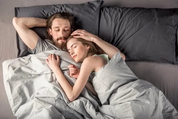 男生抱女生为什么会有反应呢