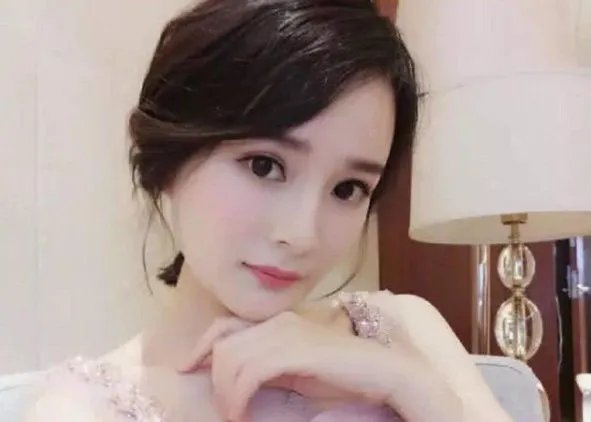 她花六年整容成杨幂,嫁给富二代后,如今现状怎么样?