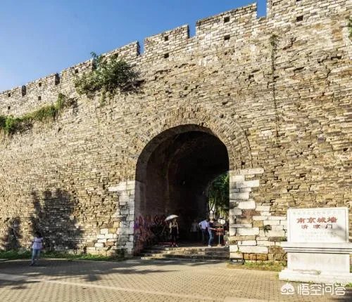 南京鸡鸣寺那里的明城墙收30元门票,你认为值么?