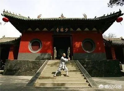 上联:听红尘恋歌的感伤,缱绻珍藏心事。下联你会吗?