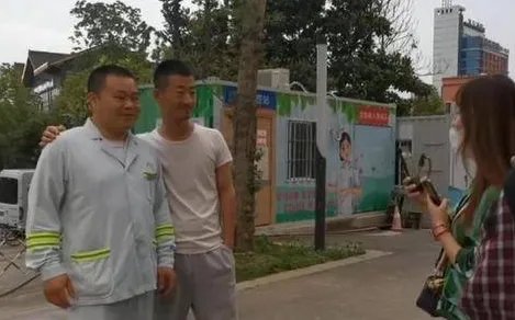 四川一医生被认成是岳云鹏,他因此被病人要求合影了吗?