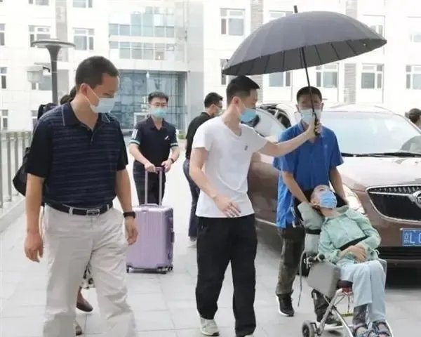 体重18公斤北航新生到校报到，这名新生的身份究竟是什么？