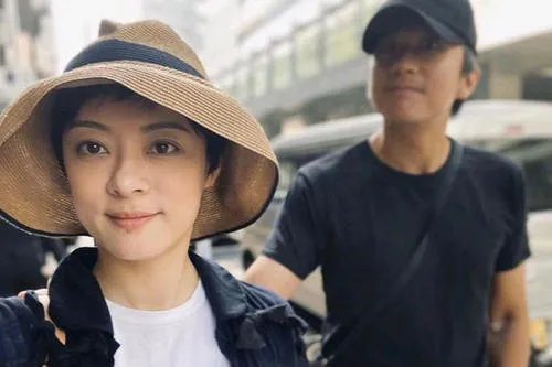 邓超喊话孙俪快去拍戏，他在家庭中的地位如何？