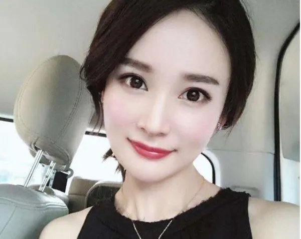 她花六年整容成杨幂,嫁给富二代后,如今现状怎么样?