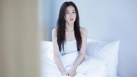 虞书欣还原了顶火锅事件,你觉得她是“傻得可爱”吗?