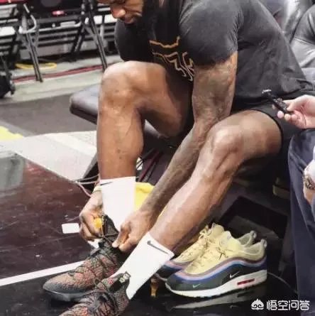 骑士惨败热火,詹姆斯肘击约翰逊下巴,这是输给实力,还是输给友情?