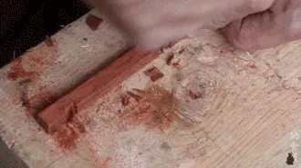 61岁中国大爷火爆外媒!靠“玩”木头炸翻热搜,惹上亿老外看傻眼:简直是宝藏爷爷!