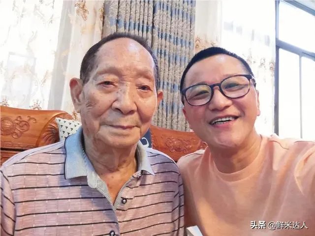 袁隆平身价千亿,有六七辆“豪车”,为啥只舍得穿50块的衣服?