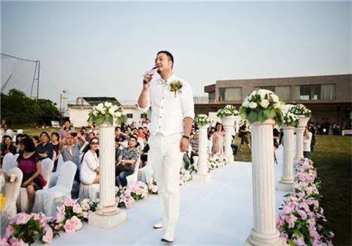 婚礼现场唱什么歌好 10首适合在婚礼上唱的歌