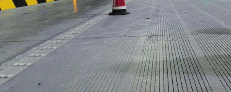 水泥路面破损如何修复