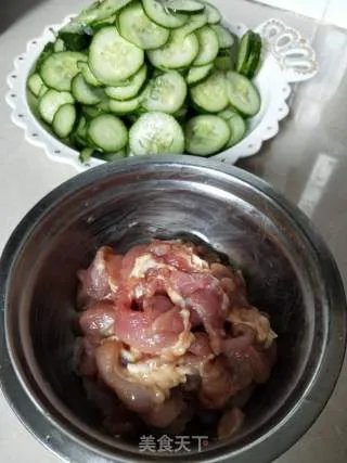 黄瓜炒肉片