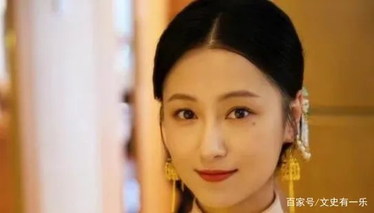 王彦霖和艾佳妮在三亚结婚,伴郎团接亲把新郎扔进水池,这是玩过头了吗?