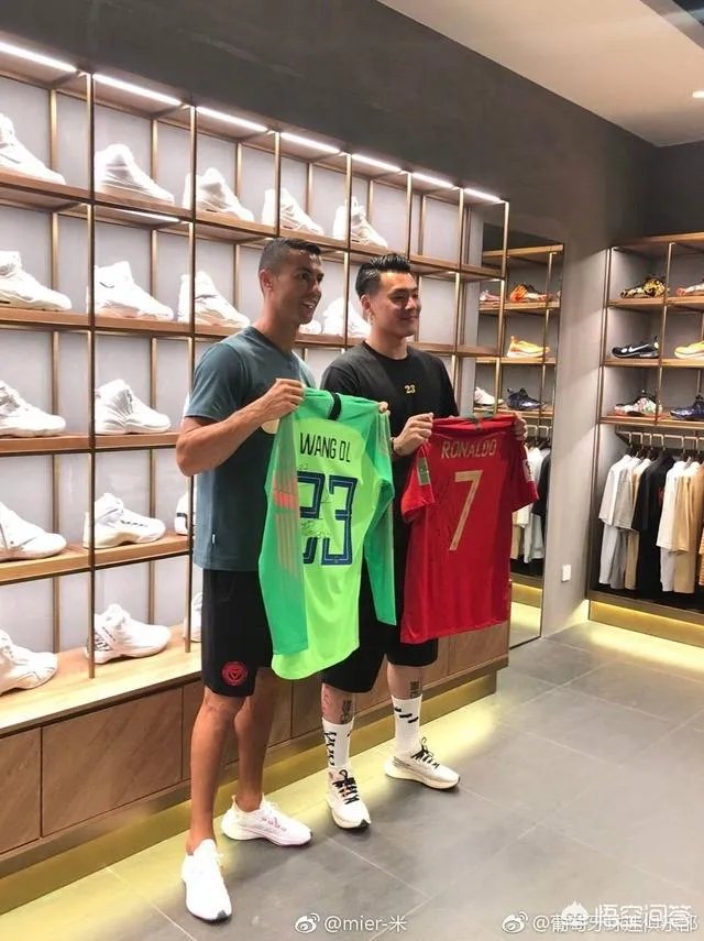 C罗中国行期间,为何会面中国球员王大雷?