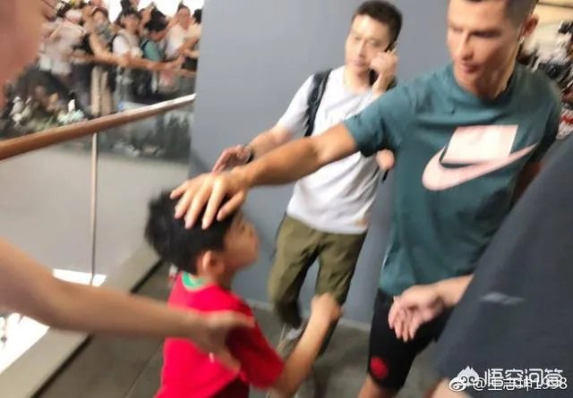 C罗中国行期间,为何会面中国球员王大雷?