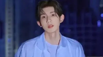 王源晒打雷闪电天气