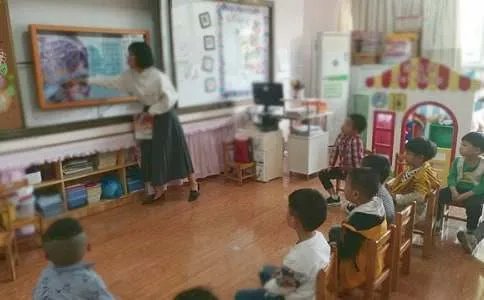 大班音乐《请你和我跳个舞》幼儿园教案
