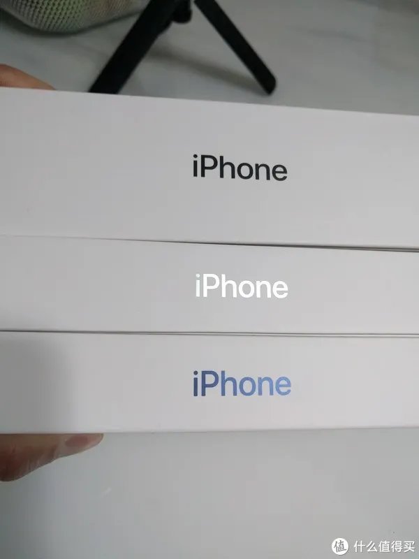 给老爸老妈换个iPhone吧!——iPhone12开箱简评。还把屏幕划伤了!