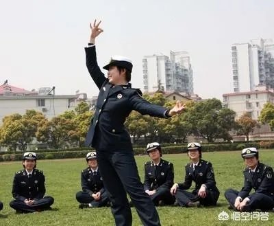大学生当女兵好吗