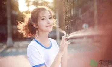 13岁女生平胸怎么办?13岁女生平胸正常吗?