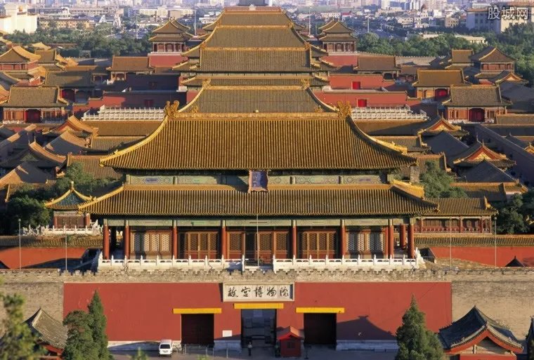 奔驰女故宫处理结果如何 她背景是不是很强大