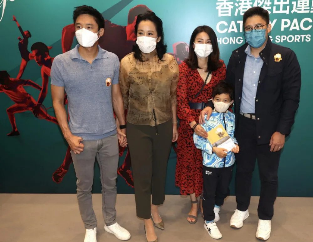 郭晶晶婆婆大胆穿薄纱，60多岁的她状态如何？