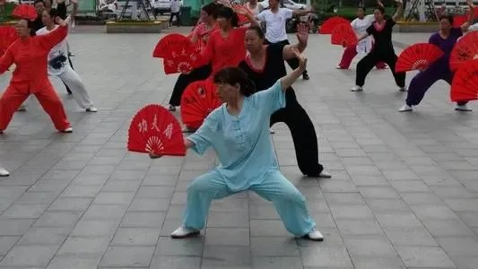 第一套太极扇背向口令是什么?