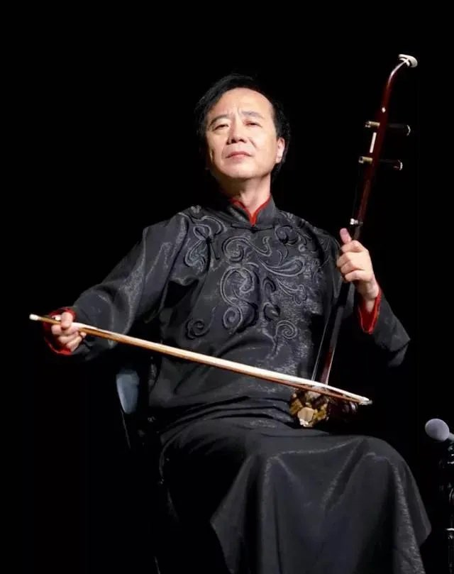 一首歌的二胡伴奏曲与其独奏曲有区别吗？