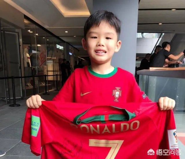 C罗中国行期间,为何会面中国球员王大雷?