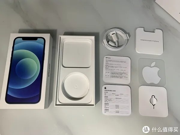 给老爸老妈换个iPhone吧!——iPhone12开箱简评。还把屏幕划伤了!
