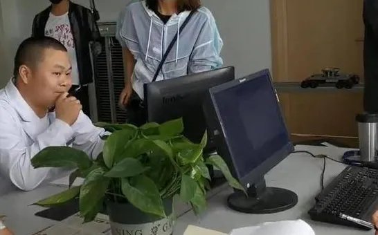 四川一医生被认成是岳云鹏,他因此被病人要求合影了吗?