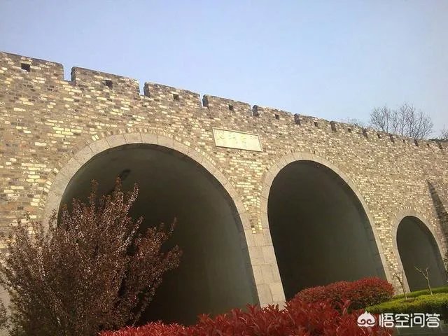 南京鸡鸣寺那里的明城墙收30元门票,你认为值么?