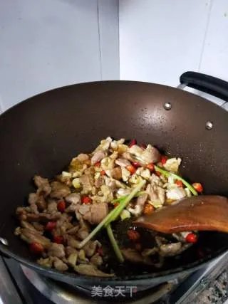 黄瓜炒肉片