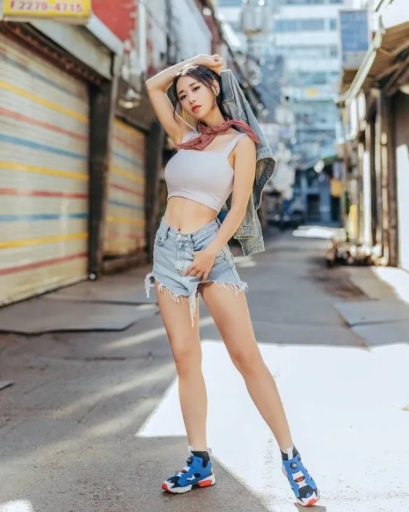 从校花到举牌女郎!前凸后翘韩国模特candyseul美图!