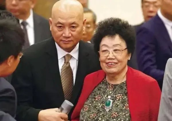 86版唐僧扮演者徐少华现身街头做公益,与迟重瑞的生活有何不同?