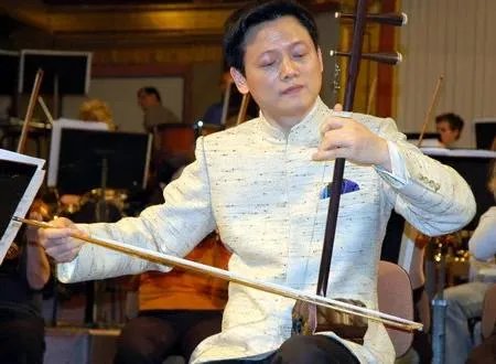 一首歌的二胡伴奏曲与其独奏曲有区别吗？