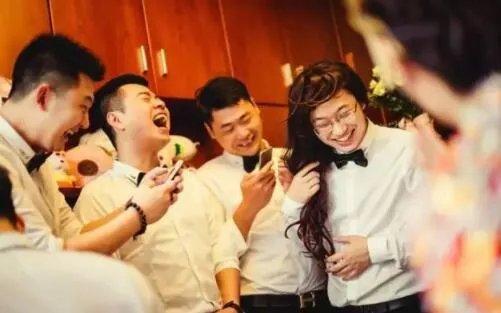 伴娘怎么堵门详细过程 如何把门堵起来新郎进不来