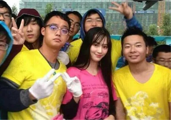 校花黄灿灿跑男哪一期介绍 baby亲切称其为女神