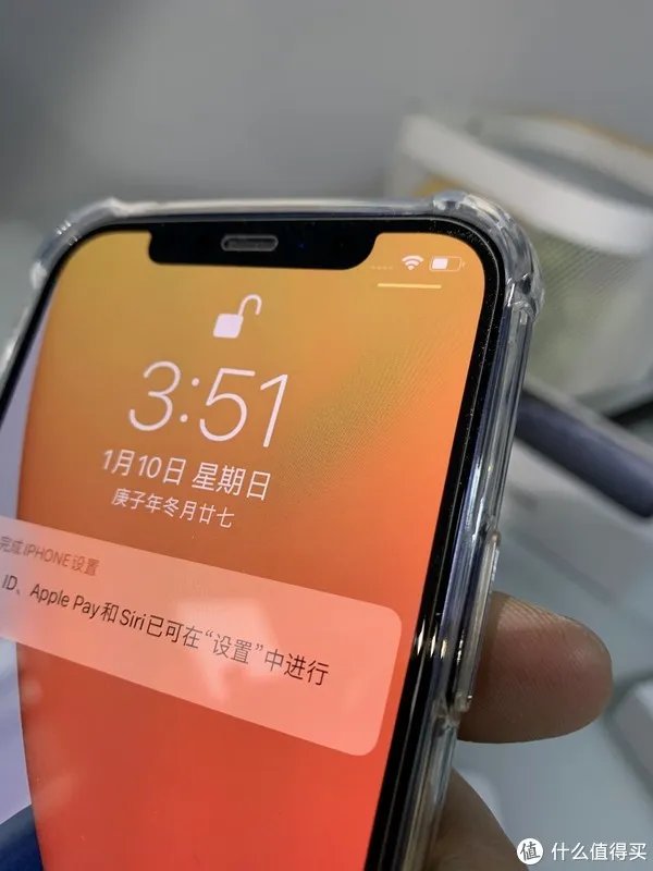 给老爸老妈换个iPhone吧!——iPhone12开箱简评。还把屏幕划伤了!