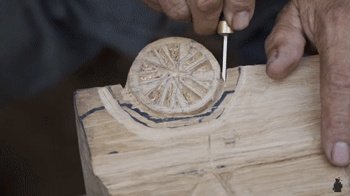 61岁中国大爷火爆外媒!靠“玩”木头炸翻热搜,惹上亿老外看傻眼:简直是宝藏爷爷!