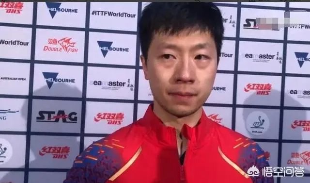 王楚钦冰敷坚持比赛并晋级决赛,3:2淘汰马龙,龙队全程无表情不兴奋,究竟怎么啦?