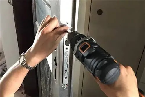 门反锁了怎么开锁要简单一点的方法是什么