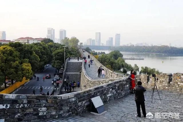 南京鸡鸣寺那里的明城墙收30元门票,你认为值么?