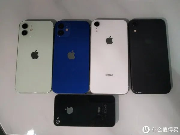给老爸老妈换个iPhone吧!——iPhone12开箱简评。还把屏幕划伤了!