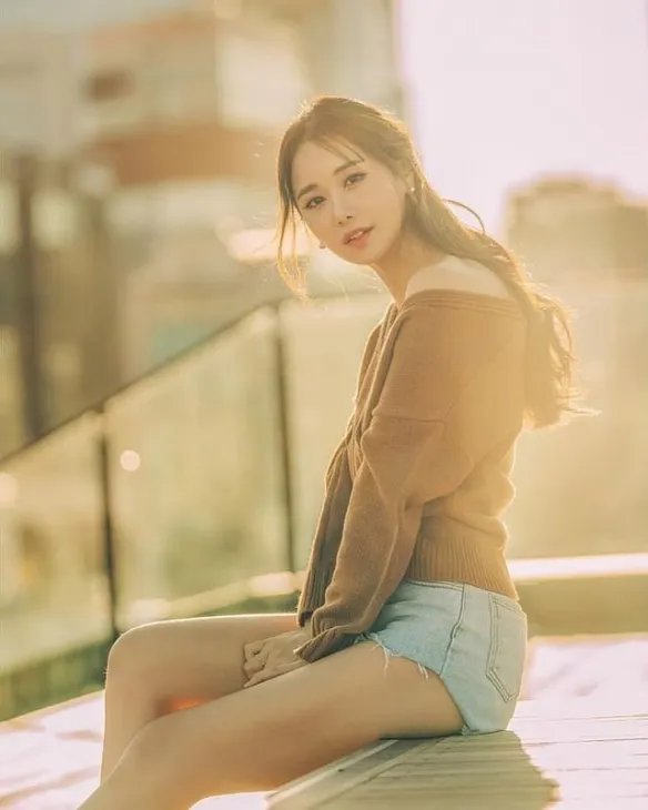 从校花到举牌女郎!前凸后翘韩国模特candyseul美图!
