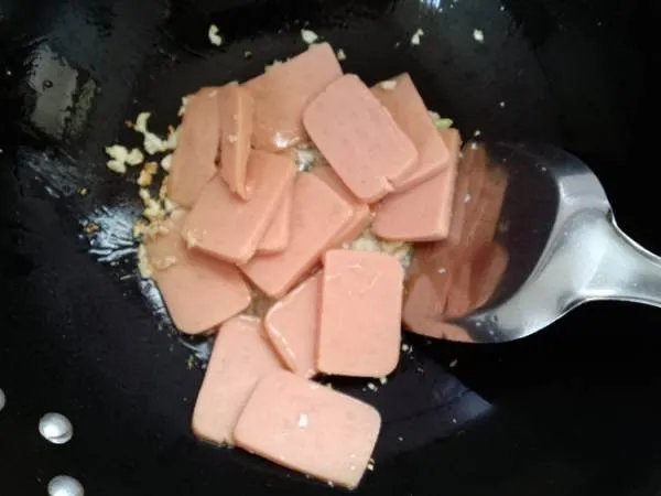爆炒香肠怎么做好吃,爆炒香肠的家常做法