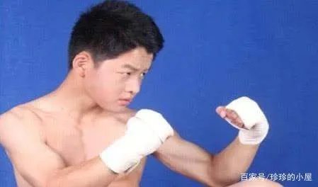 因长相丑被亲妈抛弃,后被周星驰捧红,葛行于如今过得怎样了呢?