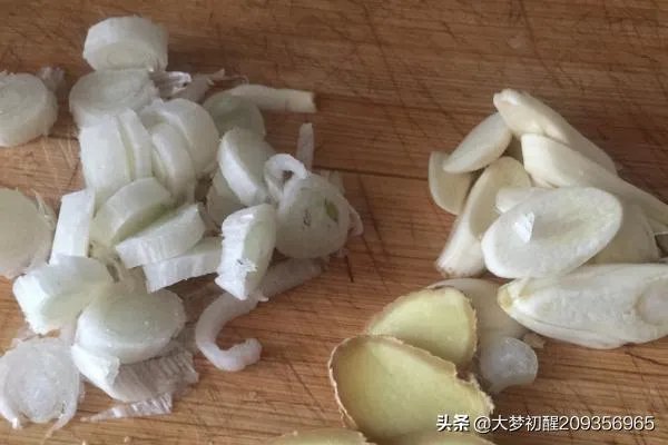 木耳炒鸡蛋怎么做?