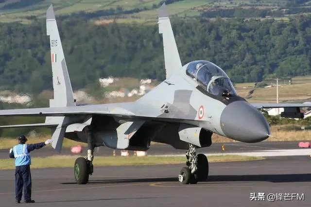 印度空军苏30战机部署拉达克前沿机场,我方歼-16能否碾压?