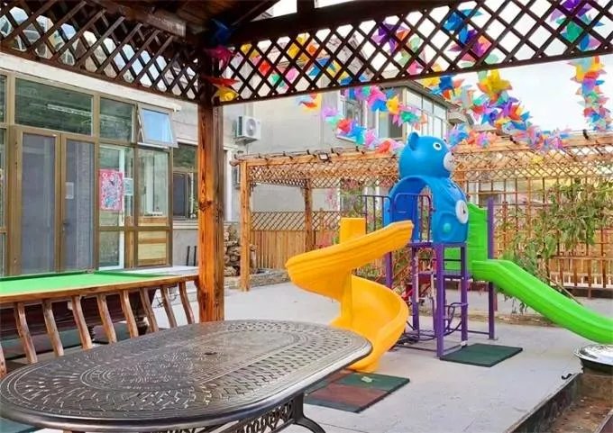 北京延庆百里画廊山泉云舍民宿,篱笆环绕的超大休闲场地与菜园!